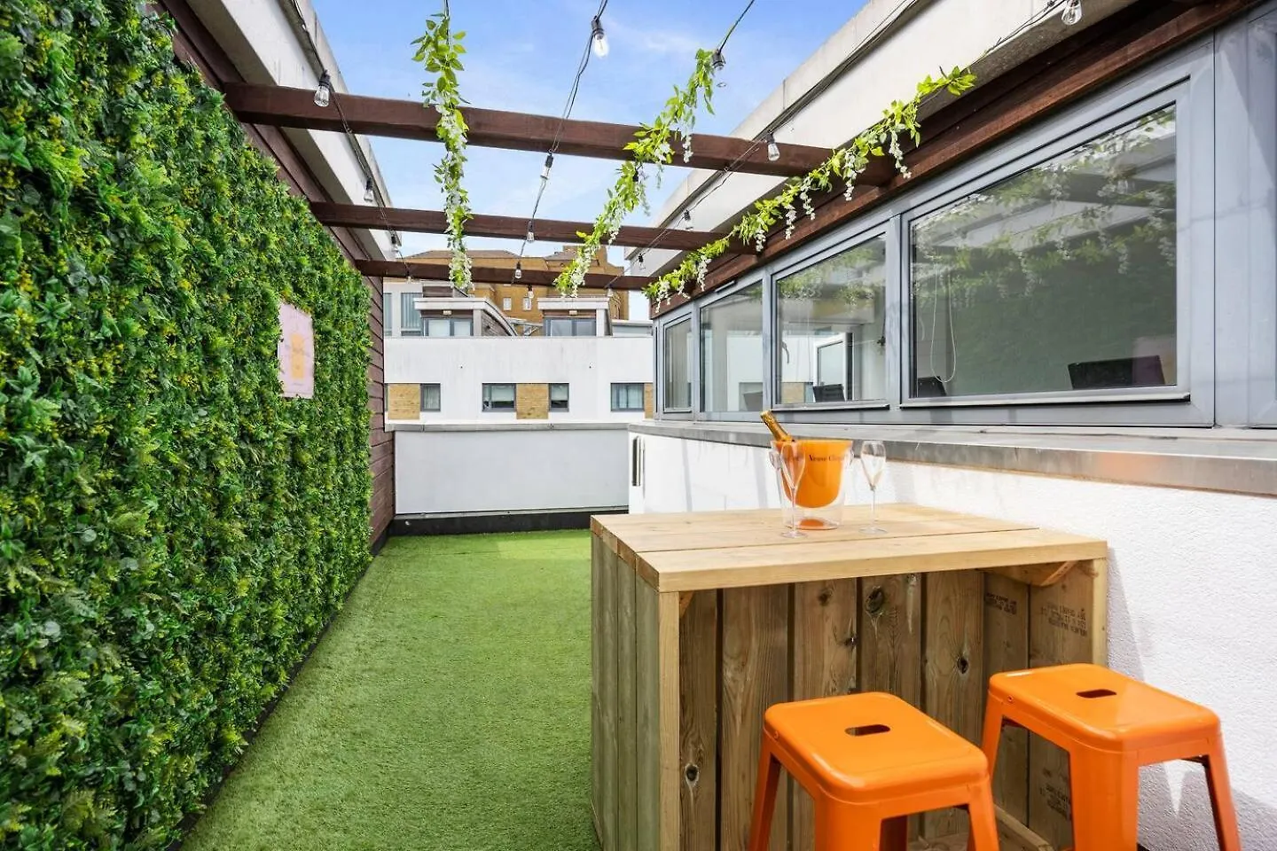 Big Beach Boutique Champagne Bar & Roof Terrace! Brighton