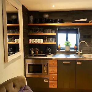  Holiday home Smugglers Heritage Cottage, Very Central In Vibrant