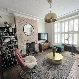  Holiday home Town House In The North Laines
