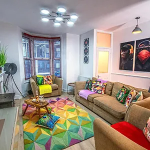  Holiday home 3 - Bedroom Townhouse In With Parking