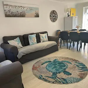  Holiday home With Free Parking